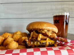 Beyond Ketchup: The Best Drinks to Pair with Burgers