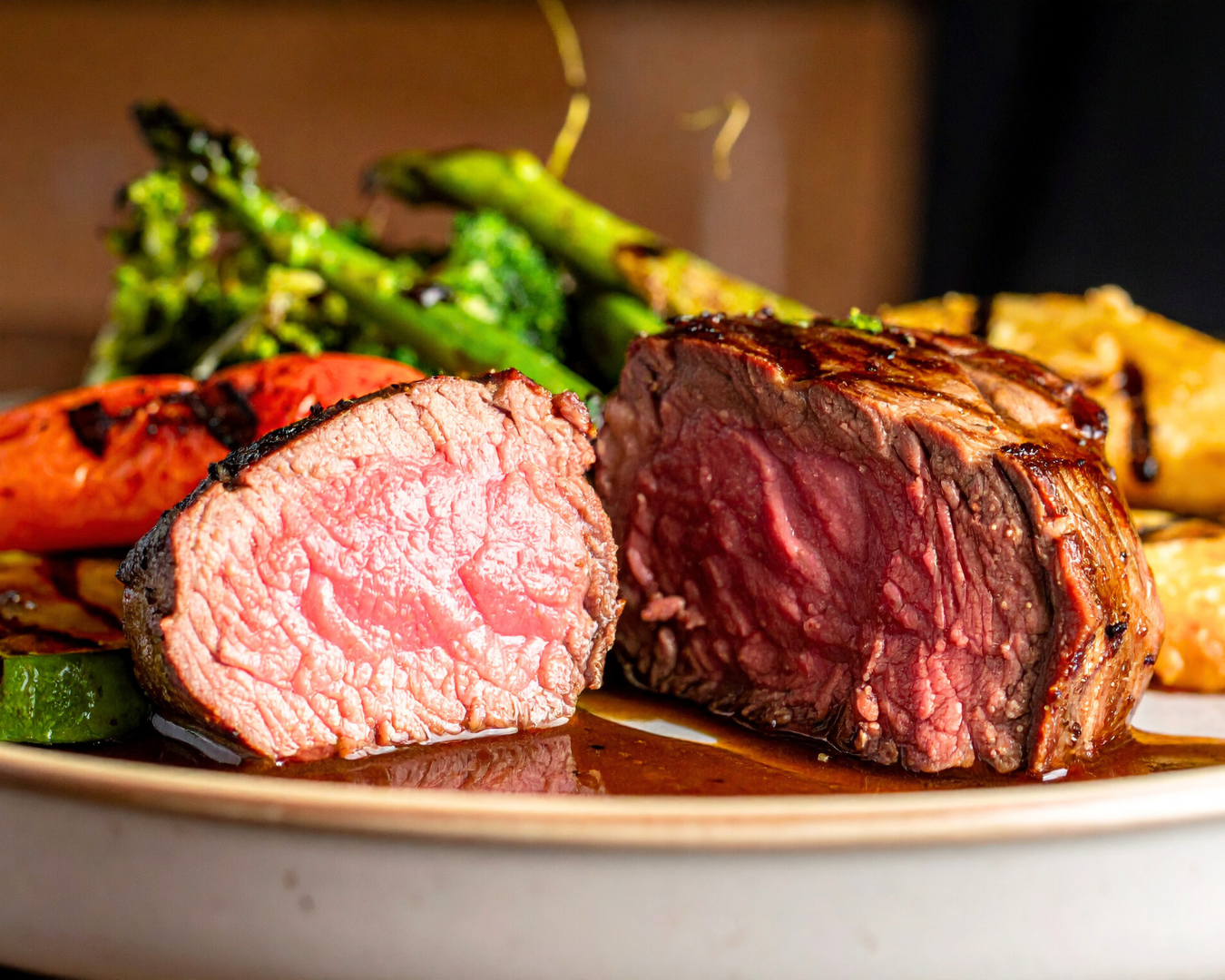 Let’s Compare Two Big Favourites: Ribeye vs Filet Mignon – Farm 2 Fork
